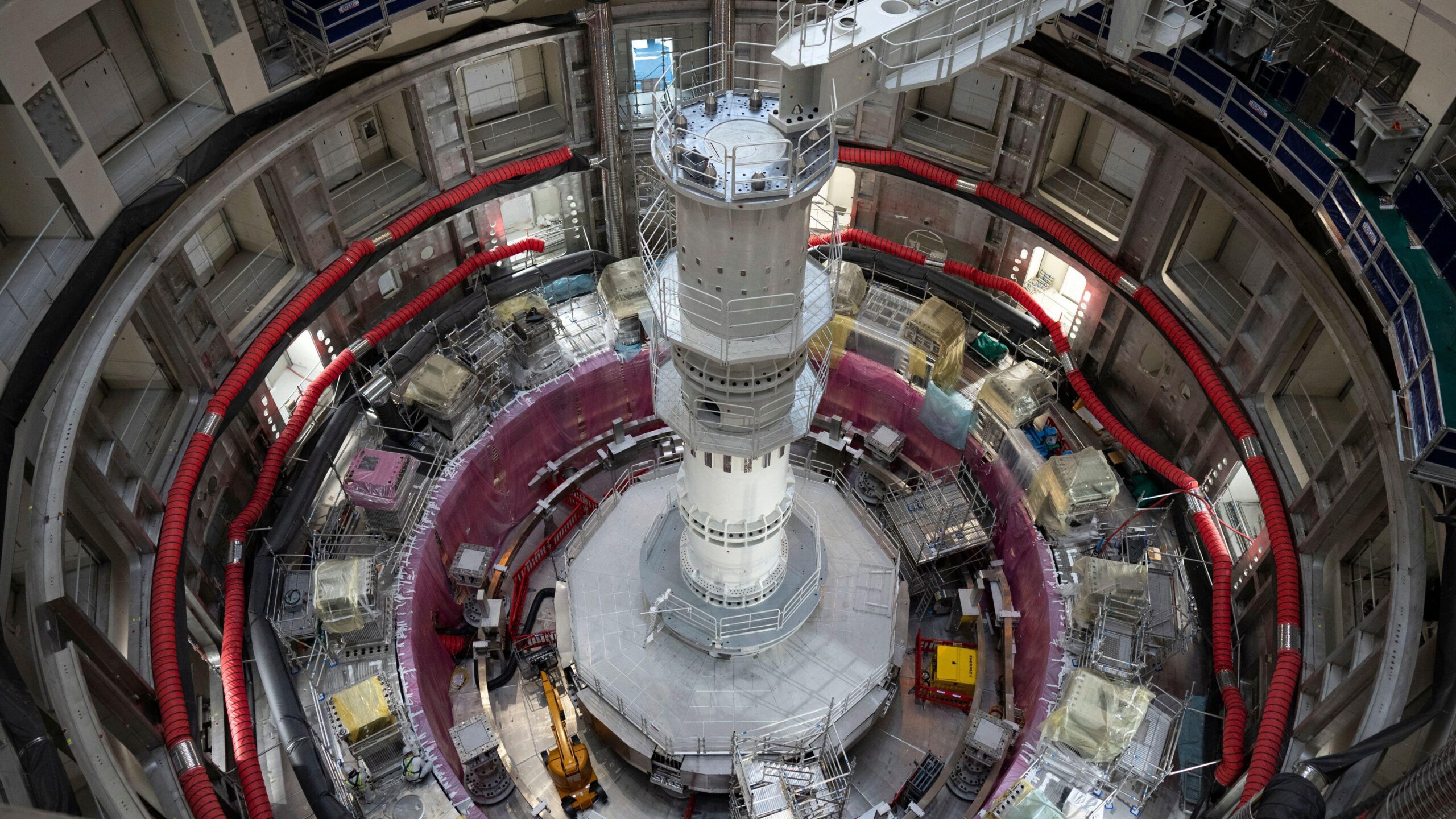 cel-mai-mare-reactor-de-fuziune-nucleara-din-lume-este-in-sfarsit-finalizat-dar-nu-va-functiona-peste-15-ani.