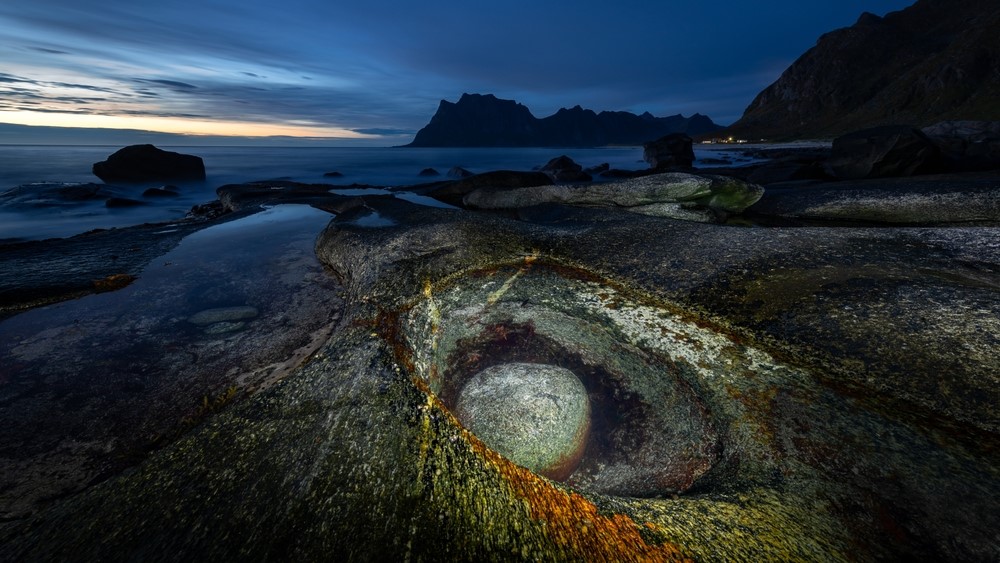 ochiul-dragonului-din-norvegia:-„gropa”-fantastica-care-a-aparut-din-gheata-acum-16.000-de-ani