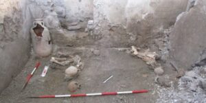 inca-un-mod-de-a-muri:-tremuraturi-cand-a-erupt-vezuviul,-peretii-adapostului-prabusiti