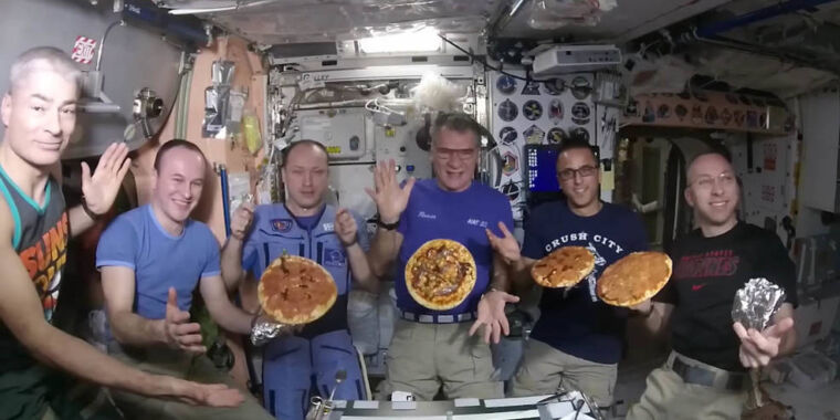 Astronauții găsesc că gusturile lor sunt tocite, iar un ISS VR sugerează de ce