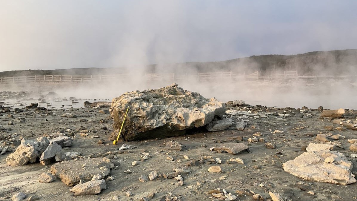 explozia-din-bazinul-yellowstone-biscuit-poate-sa-fi-creat-un-nou-gheizer