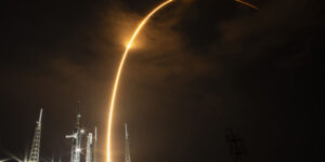 raportul-rachetei:-falcon-9-s-a-intors;-nava-ar-putea-fi-recuperata-in-largul-australiei