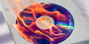 ars-intreaba:-care-a-fost-ultimul-cd-sau-dvd-pe-care-l-ai-ars?