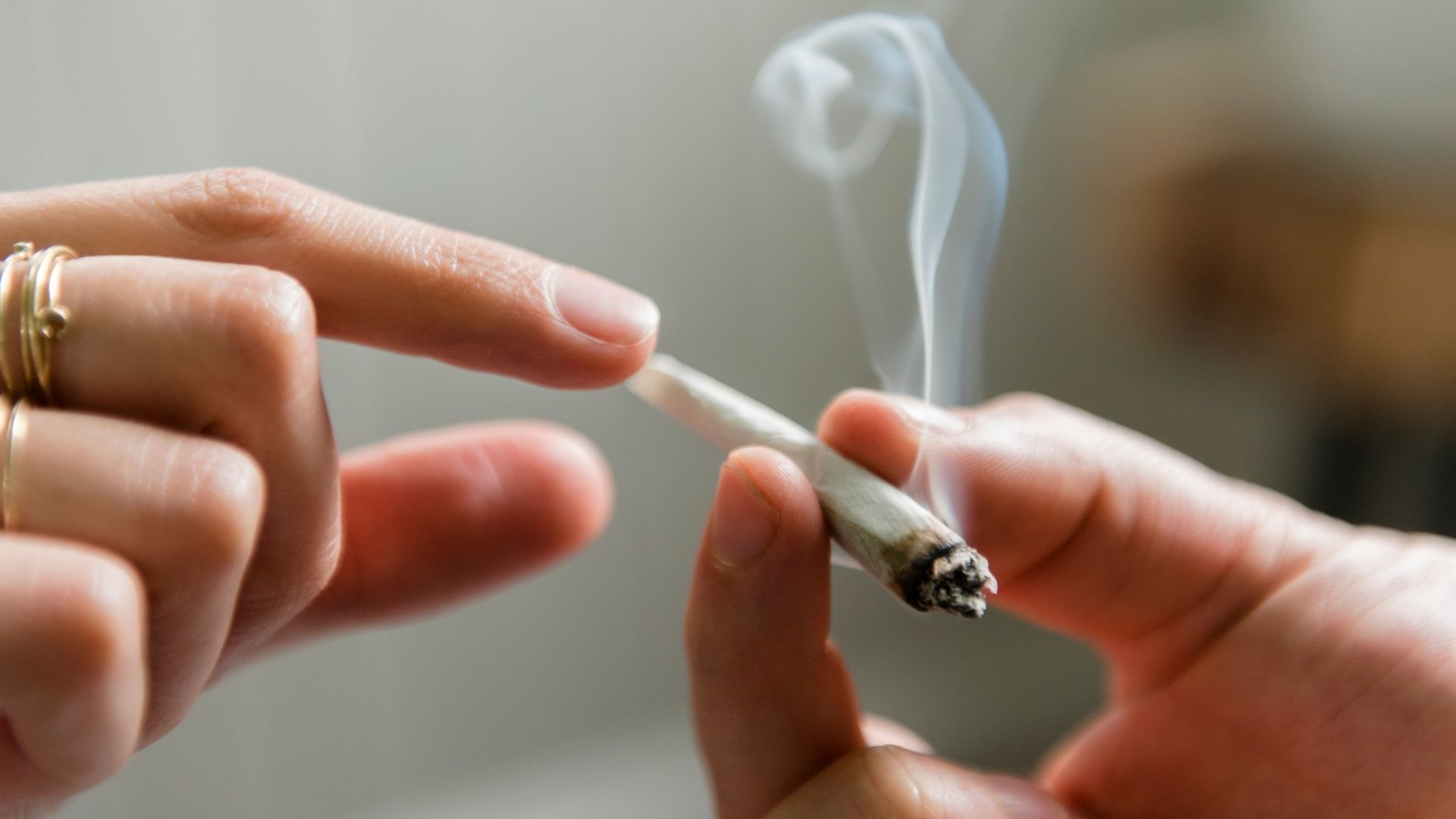 consumul-de-canabis-este-legat-de-riscul-de-cancer-la-cap-si-gat