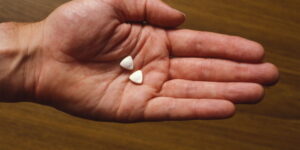 mdma-pentru-ptsd:-trei-studii-au-fost-retrase-in-urma-respingerii-fda