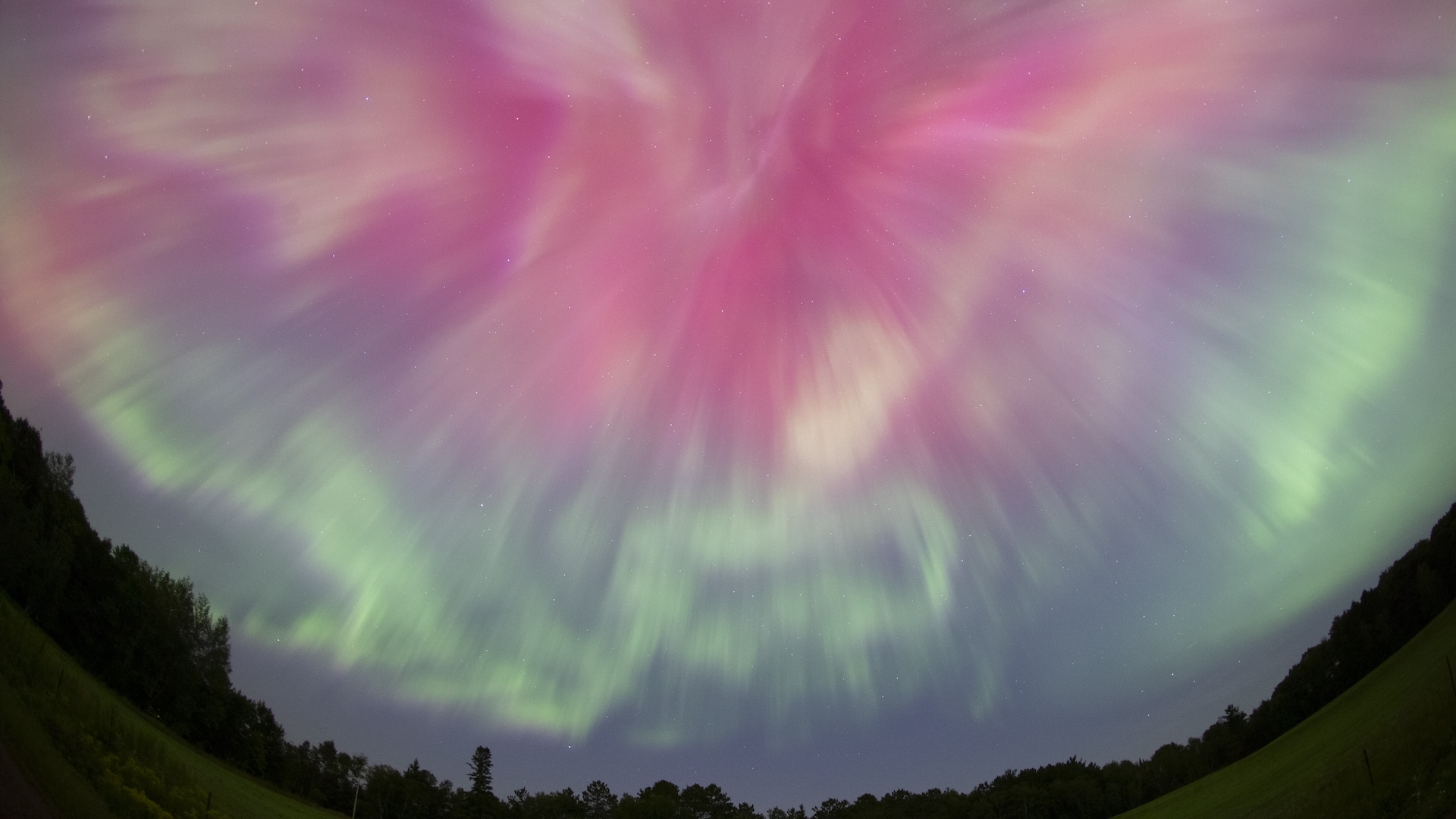 aurorele-s-au-indreptat-din-nou-in-sua,-dupa-explozia-solara-gigantesca-de-„clasa-x”.