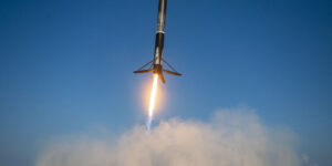 raportul-rachetei:-ula-pierde-ingineri;-spacex-se-lanseaza-la-fiecare-doua-zile