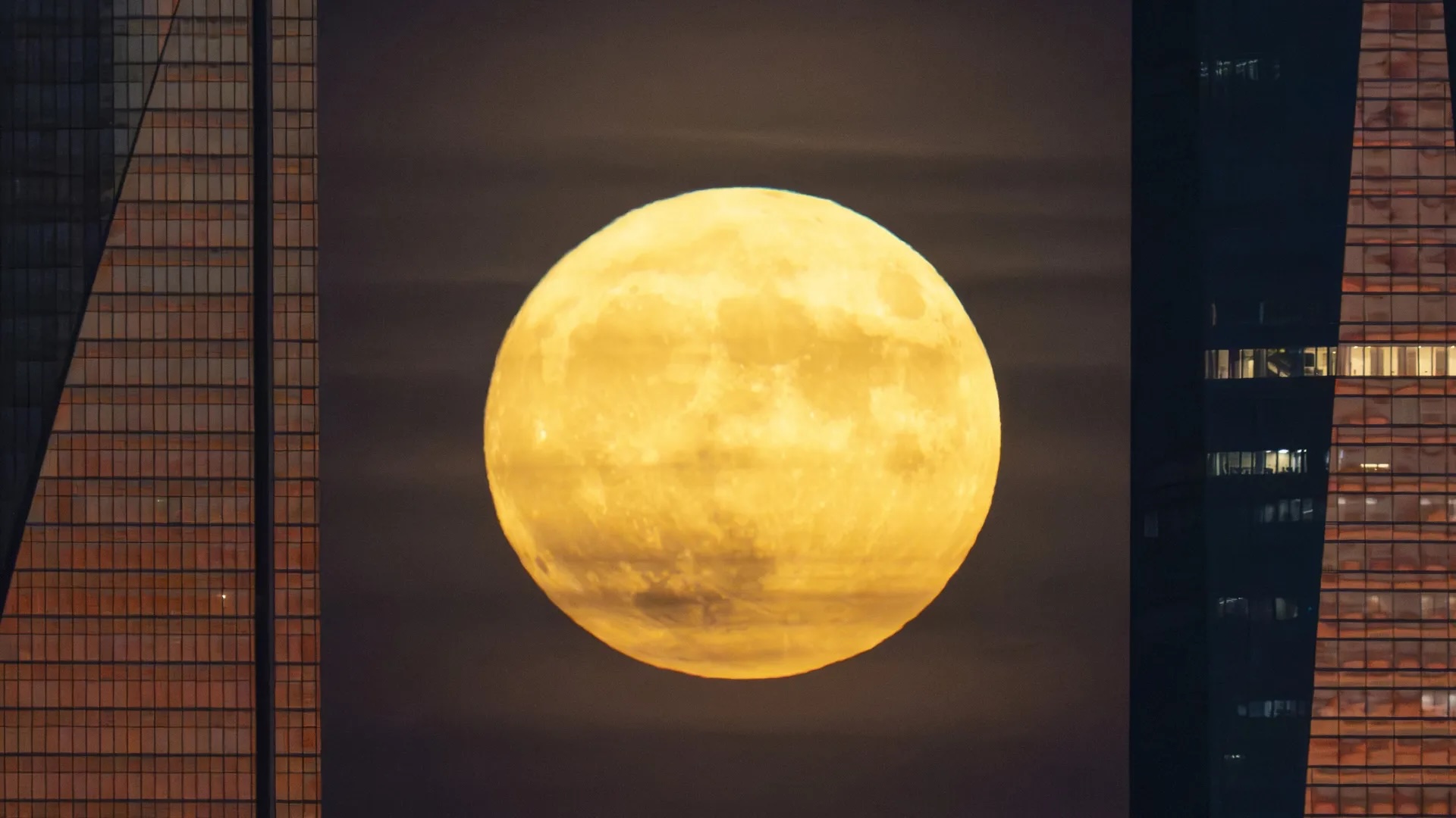 de-ce-se-intampla-o-luna-albastra-„o-data-in-deceniu”-de-doua-ori-in-2-ani?