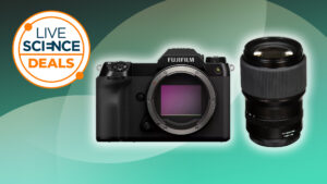 economisiti-peste-1.500-usd-la-aceasta-camera-fujifilm-de-format-mediu-la-target