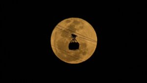 supermoon-blue-moon-2024:-cele-mai-bune-fotografii-din-intreaga-lume