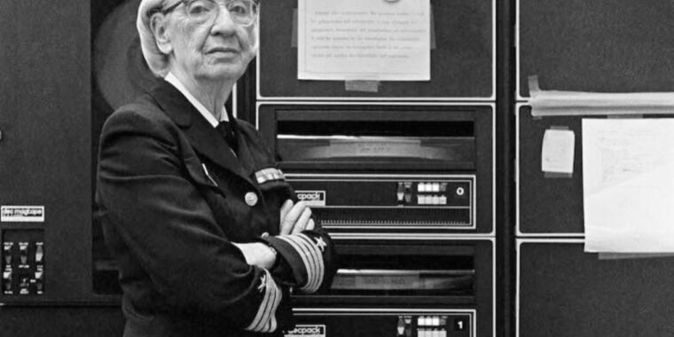 Acum putem urmări celebra conferință din 1982 a lui Grace Hopper pe YouTube