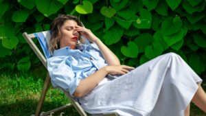 de-ce-caldura-provoaca-dureri-de-cap?