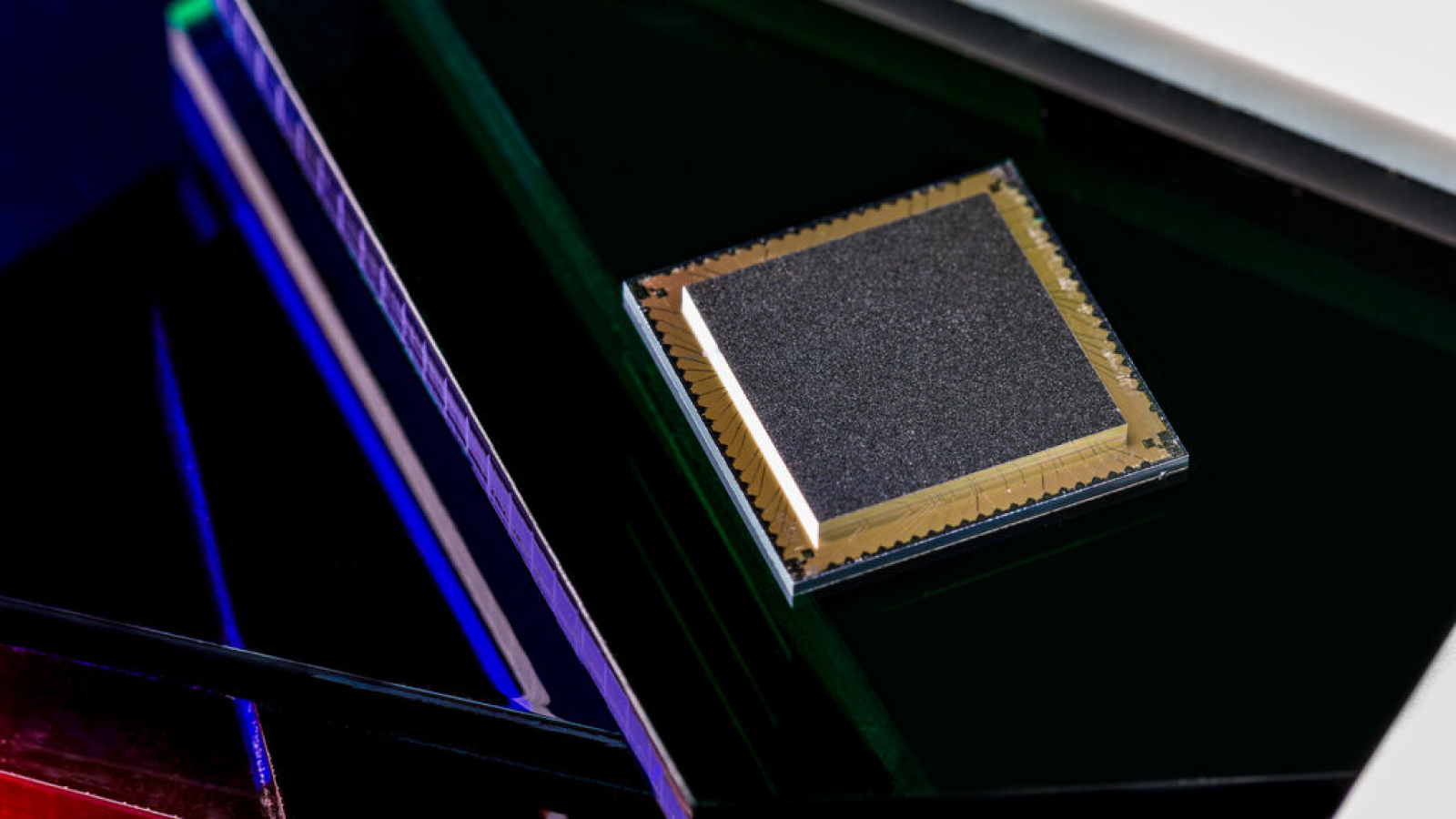 prototipul-de-procesor-cuantic-se-mandreste-cu-o-fidelitate-record-de-99,9%-qubit