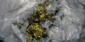 efectul-piezoelectric-natural-poate-construi-zacaminte-de-aur