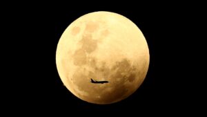 cum-sa-urmaresti-„harvest-supermoon”-eclipsata-de-pamant-saptamana-viitoare