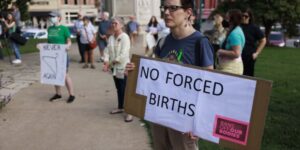 in-statele-cu-interzicerea-avortului,-sterilizarea-a-crescut-dupa-dobbs-si-a-continuat-sa-urce