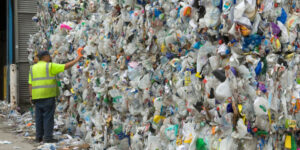 vaporizarea-materialelor-plastice-le-recicleaza-in-nimic-altceva-decat-in-​​gaz