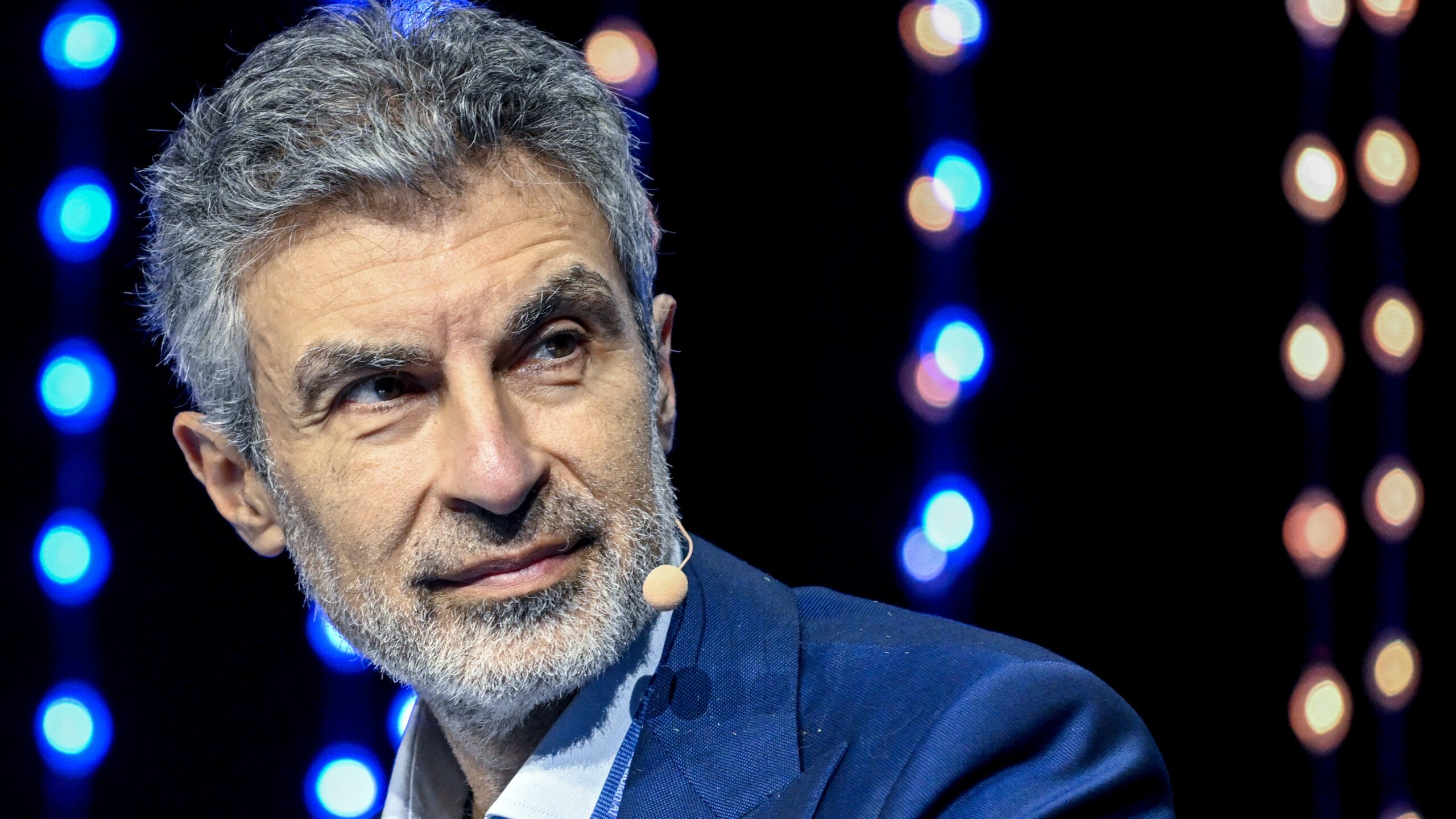 omenirea-se-confrunta-cu-un-viitor-„catastrofal”-daca-nu-reglementam-inteligenta-artificiala,-spune-yoshua-bengio-„nasul-inteligentei-artificiale”.