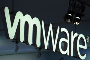 cresterea-„extrema”-a-preturilor-propusa-de-broadcom-ar-creste-costurile-vmware-cu-1.050%,-spune-at&t
