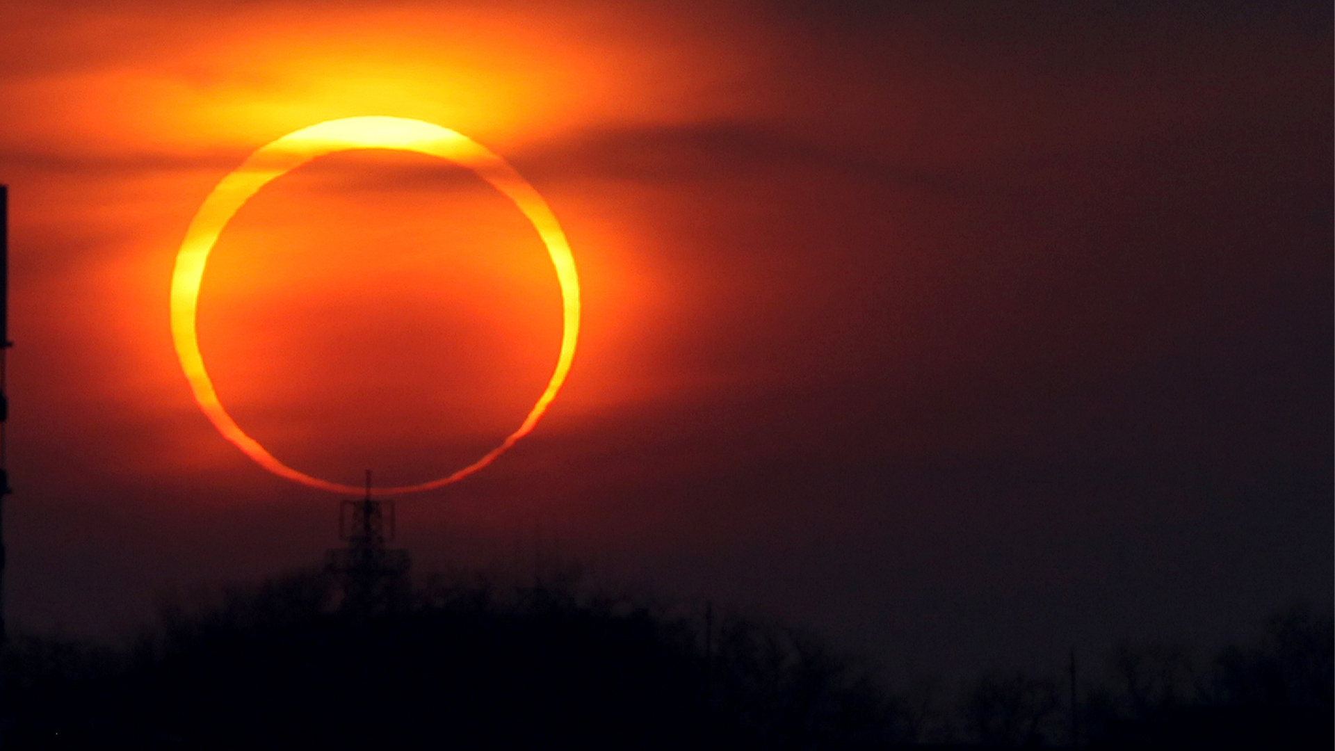 urmareste-in-direct:-o-eclipsa-de-soare-„cerc-de-foc”-a-inceput-peste-insula-pastelui