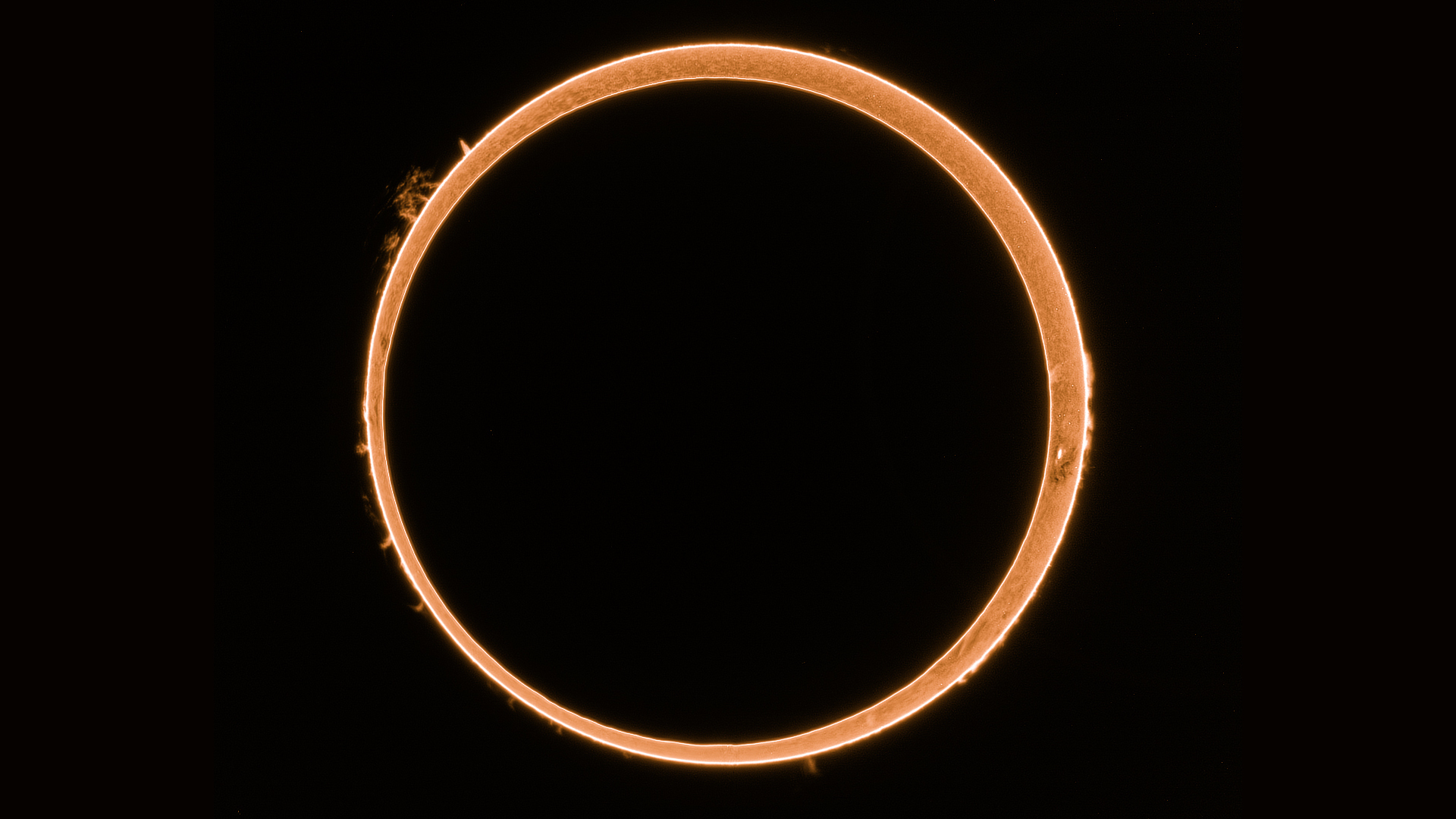fotografia-spatiala-a-saptamanii:-ultima-eclipsa-„cerc-de-foc”-a-insulei-pastelui-de-320-de-ani