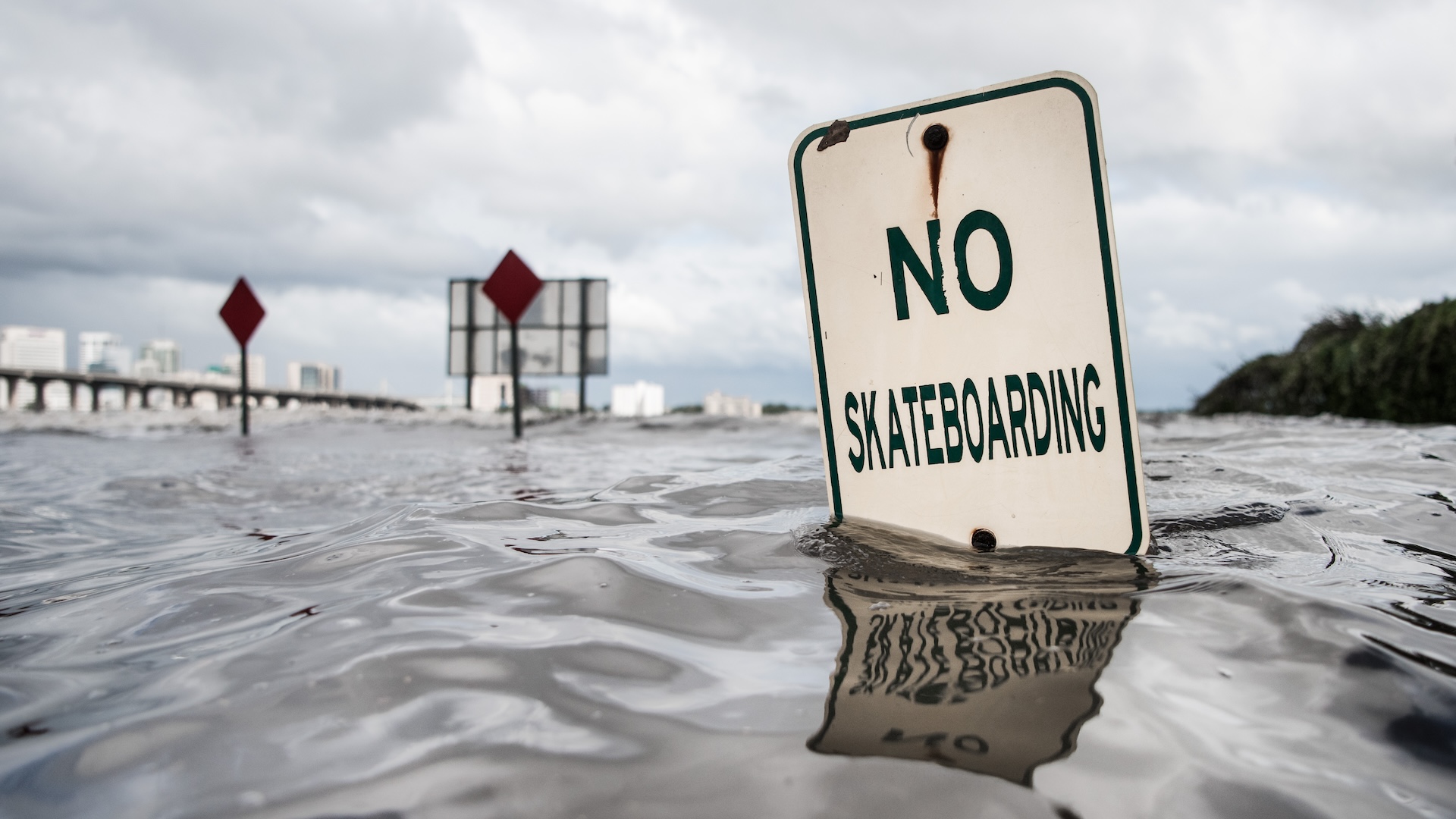 iata-de-ce-valuri-de-furtuna-in-timpul-uraganelor-pot-fi-atat-de-catastrofale