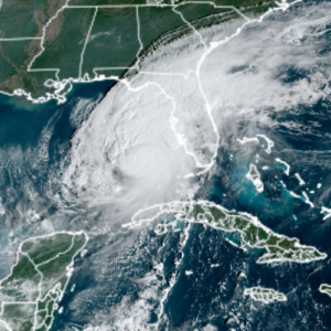 noaa-arunca-cenusa-oamenilor-de-stiinta-in-ochiul-de-categoria-5-milton