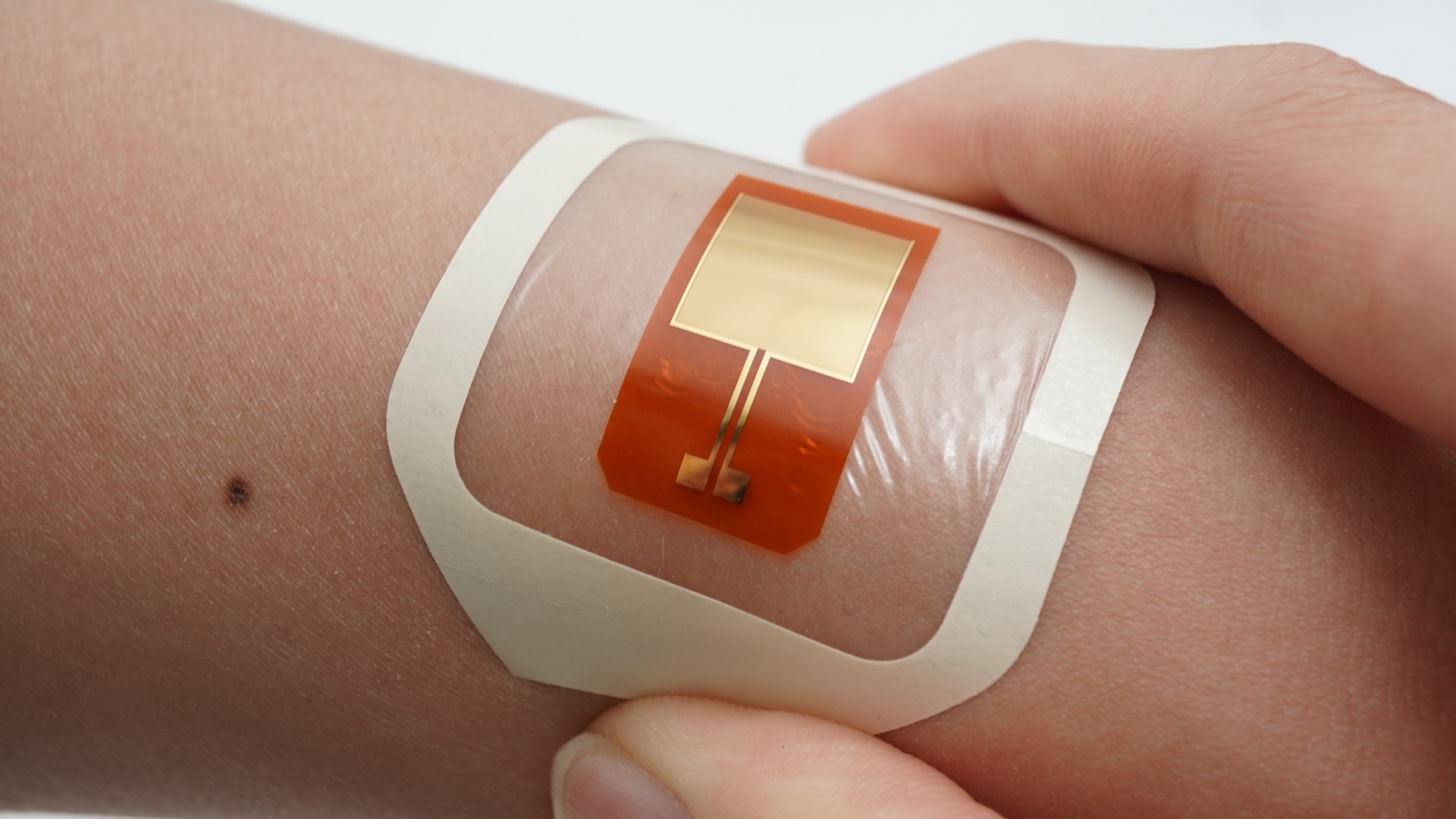 noul-dispozitiv-„zapeaza”-bacteriile-de-pe-piele,-prevenind-potential-infectiile