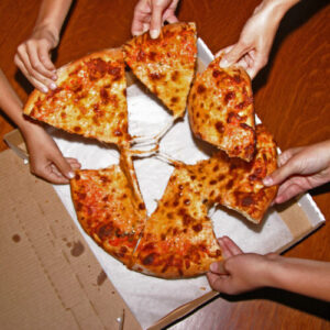 pizzerie-aluat-impodobit-accidental-cu-thc,-imbolnavind-zeci