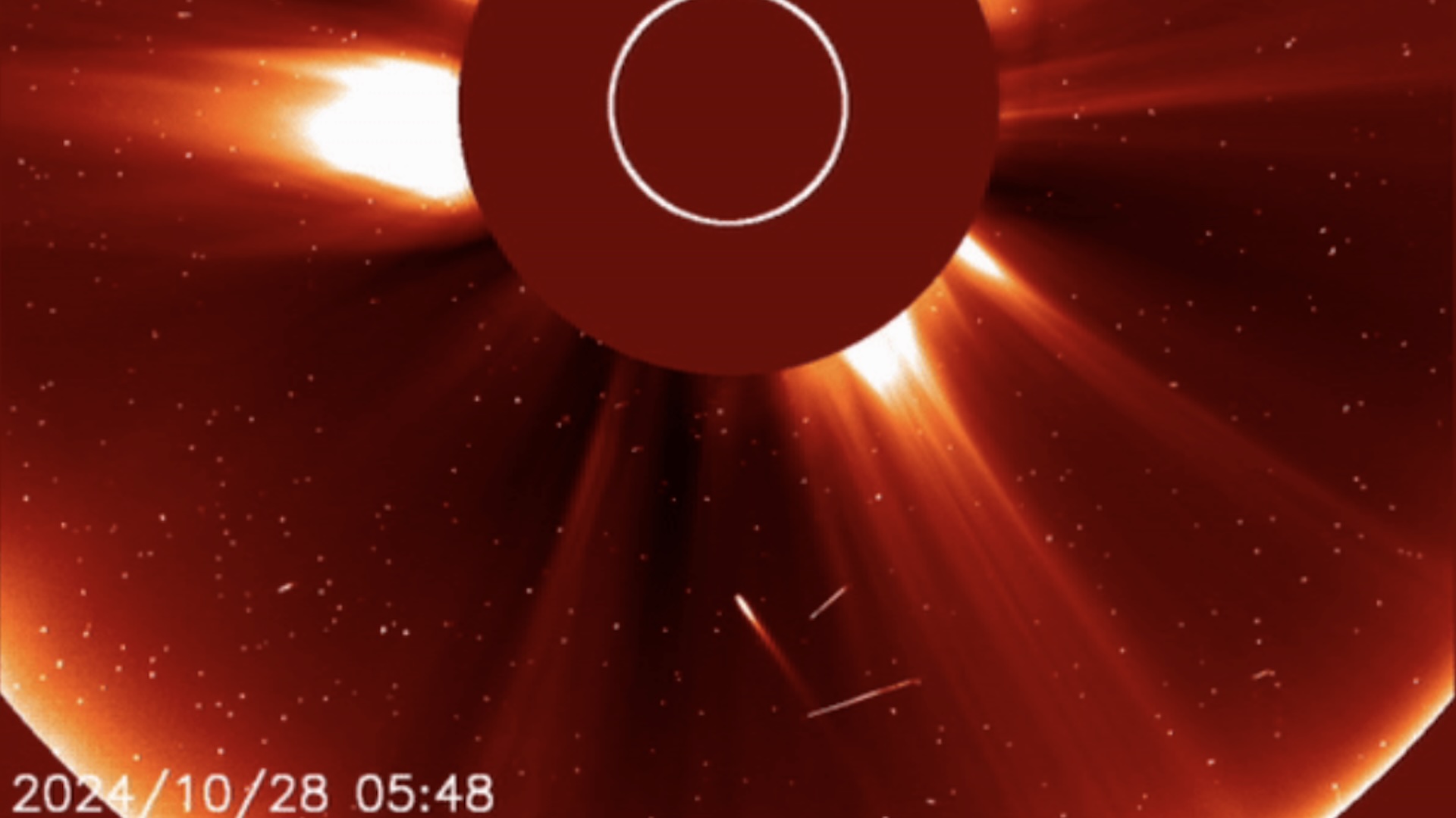 urmariti-„cometa-de-halloween”-atlas-cum-arde-in-timp-ce-zboara-spre-soare