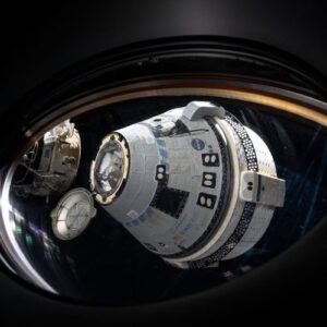 ce-se-intampla-cu-nava-spatiala-starliner-de-la-boeing?