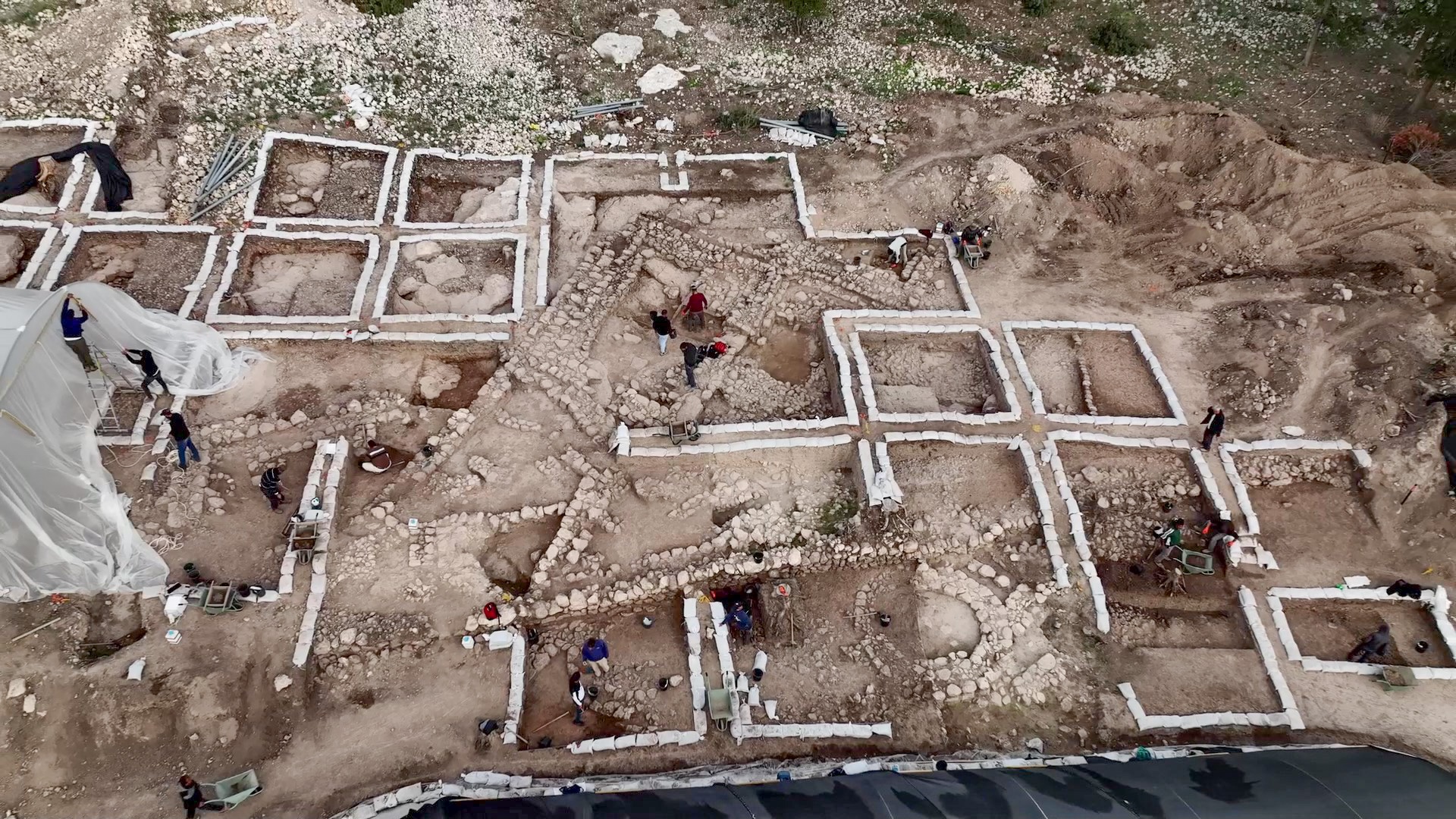 descoperirea-„uimitoare”-dezvaluie-o-cladire-de-cult-veche-de-5.000-de-ani-din-israel