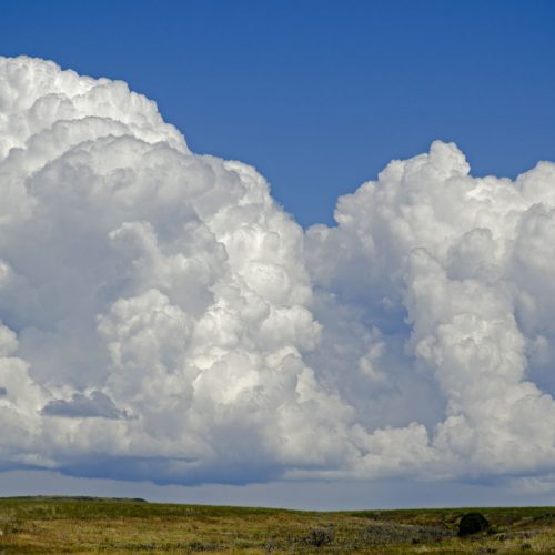 Microplasticele aeropurtate ajută la formarea norilor