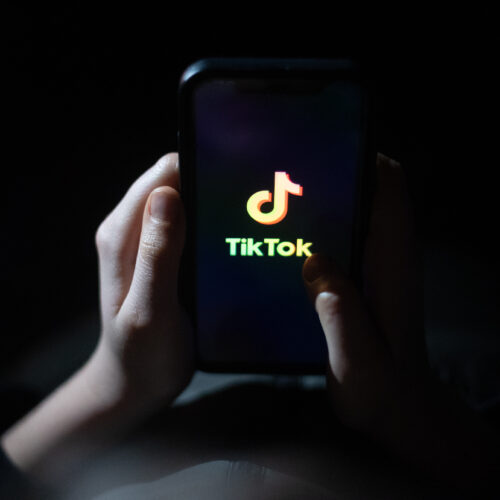 Pentru faimă sau o dorință de moarte? TikTok pentru copii provoacă leziuni pe psihiatrii de cioturi