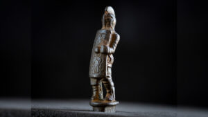 maner-rar-de-cutit-in-forma-de-gladiator-descoperit-de-zidul-lui-hadrian