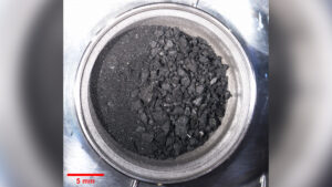 mostre-de-asteroid-„extraterestru”-ryugu-sunt-pline-de-viata-–-de-pe-pamant