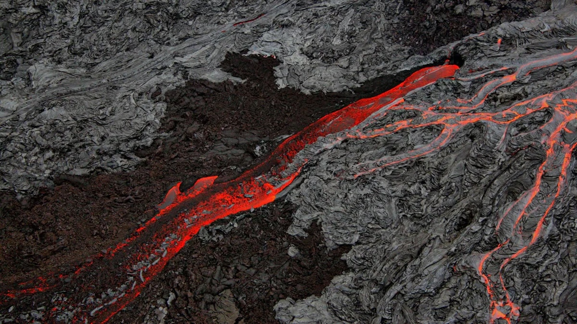 „carbonul-criptic”-s-ar-putea-scurge-din-vulcani-la-milioane-de-ani-dupa-incheierea-eruptiilor