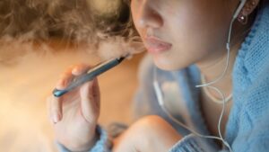 un-simplu-vaping-„quitline”-poate-ajuta-peste-40%-dintre-tineri-sa-renunte,-arata-studiul