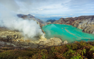 Kawah Ijen: Vulcanul din Indonezia care ține în inima sa cel mai mare lac acid din lume