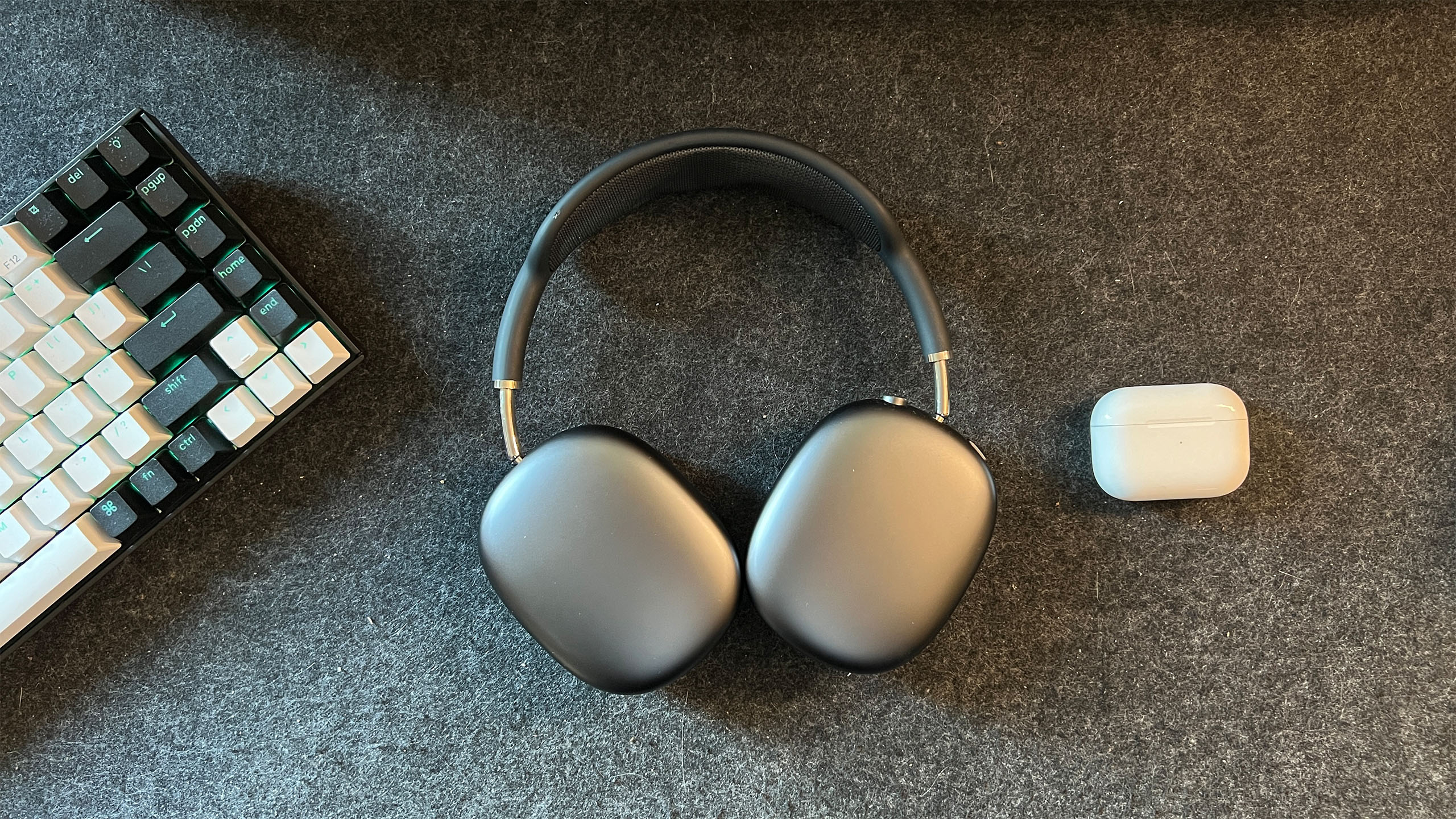 apple-airpods-max-vs-airpods-pro:-care-este-mai-bun?