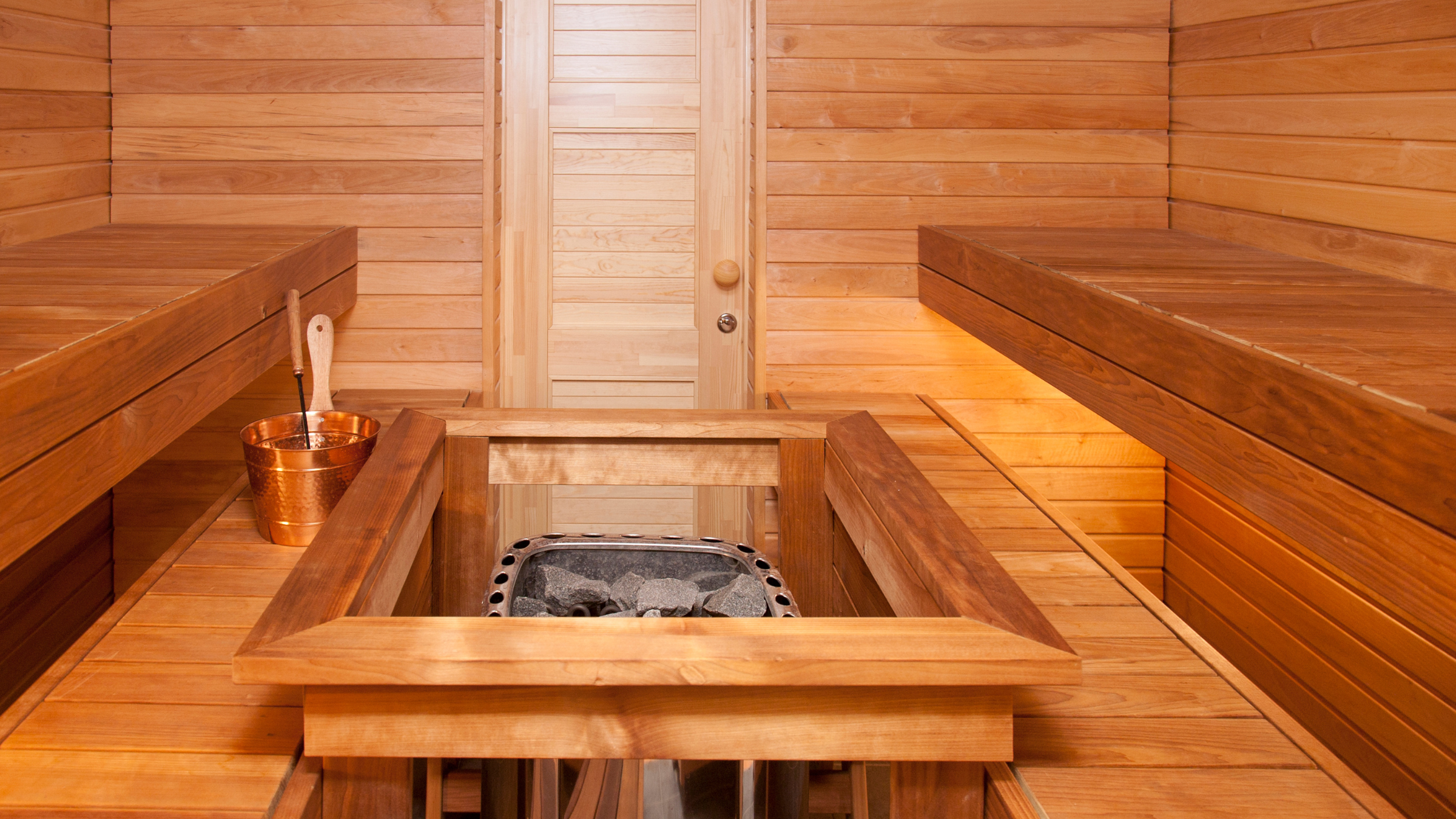femeie-internata-cu-insolatie-dupa-ce-a-folosit-sauna-timp-de-45-de-minute