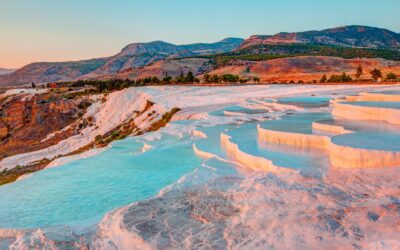 Pamukkale: „castelul de bumbac” din calcar alb al Turciei care a inspirat un cult străvechi