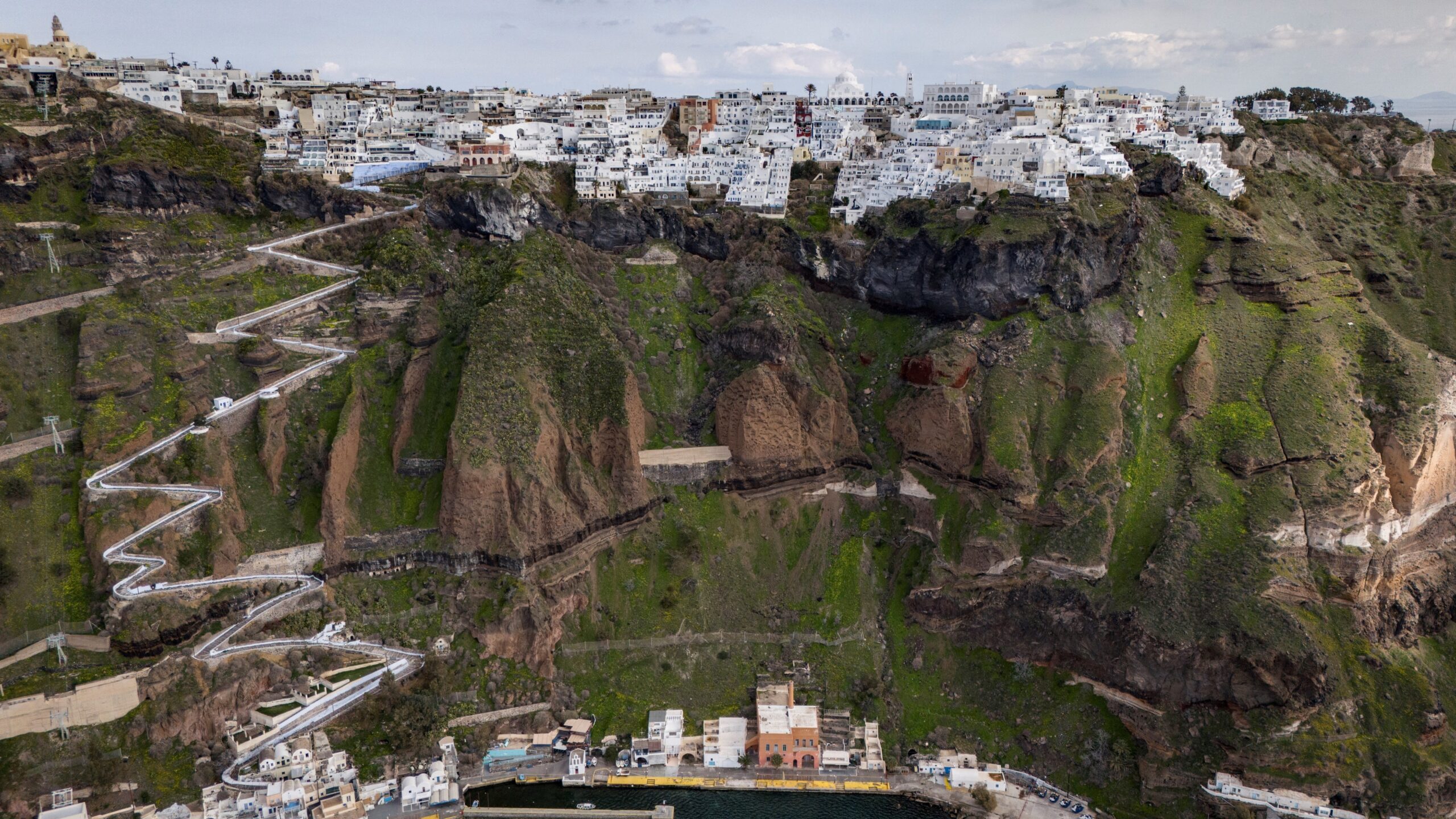 „tocmai-am-vazut-cutremur-dupa-cutremur-dupa-cutremur”:-roiul-de-cutremur-din-santorini-se-intensifica,-dar-probabil-nu-va-declansa-vulcanul