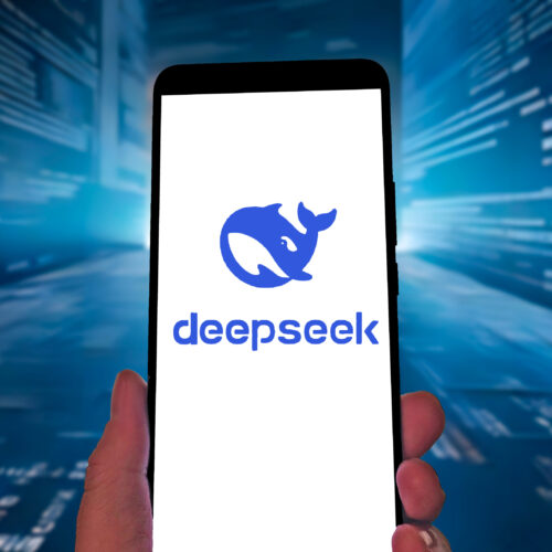 Aplicația IOS Deepseek trimite date necriptate pe serverele controlate de biletizare