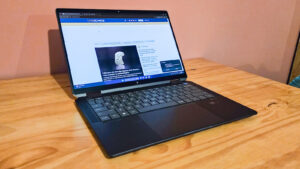 hp-spectre-x360-14-(2024)-recenzie:-elegant-si-ascutit-cu-un-pumn-oled