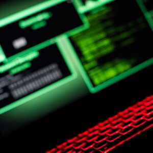 hackerii-motivati-financiar-isi-ajuta-omologii-de-spionaj-si-invers
