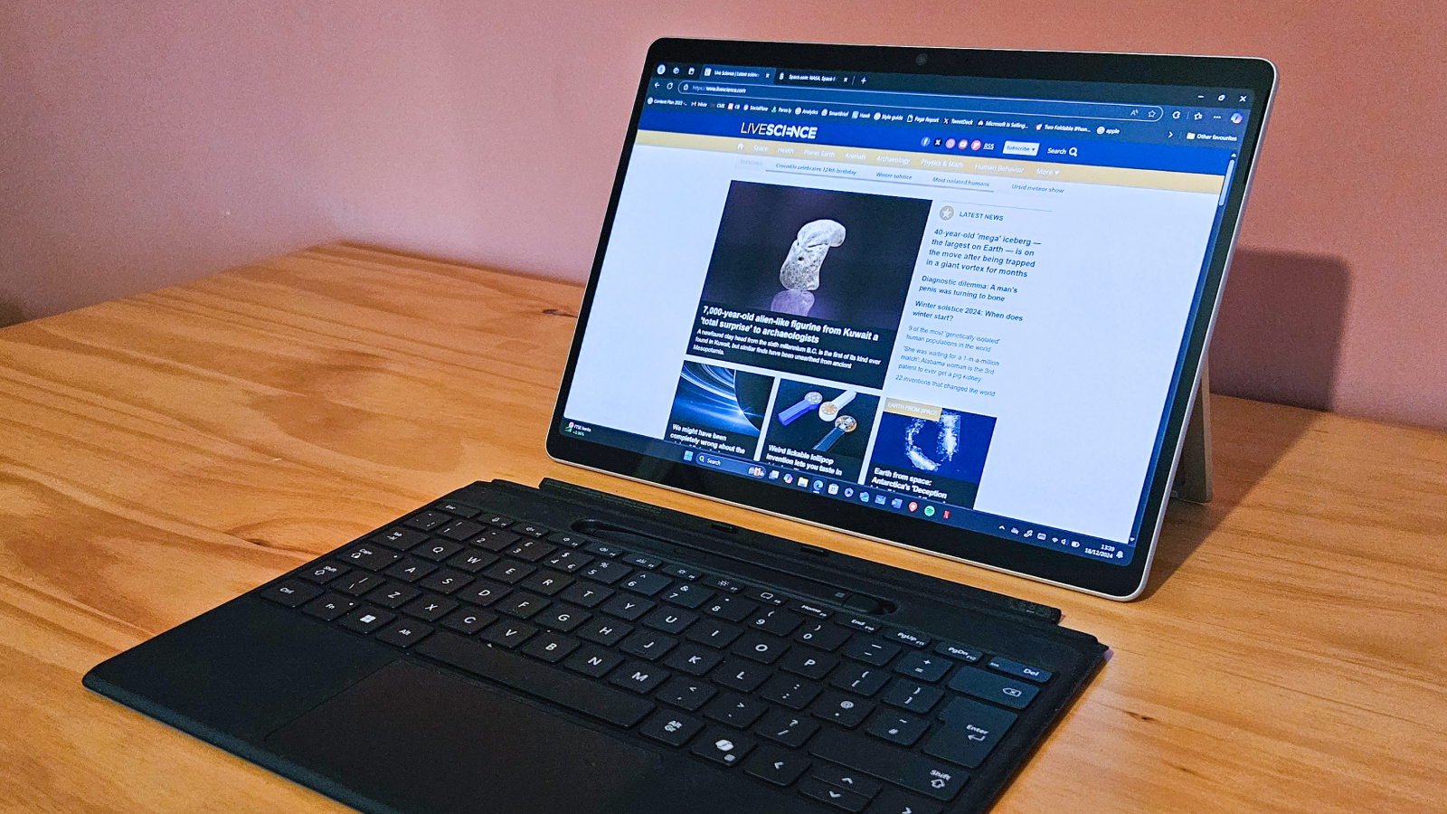 recenzie-microsoft-surface-pro-11:-un-hibrid-compact-si-orbitor-2-in-1