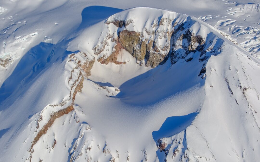 Cutremurele de la Massive Alaska Vulcano Mount Spurr se ridică din nou-și acum există o șansă de 50-50 de erupție