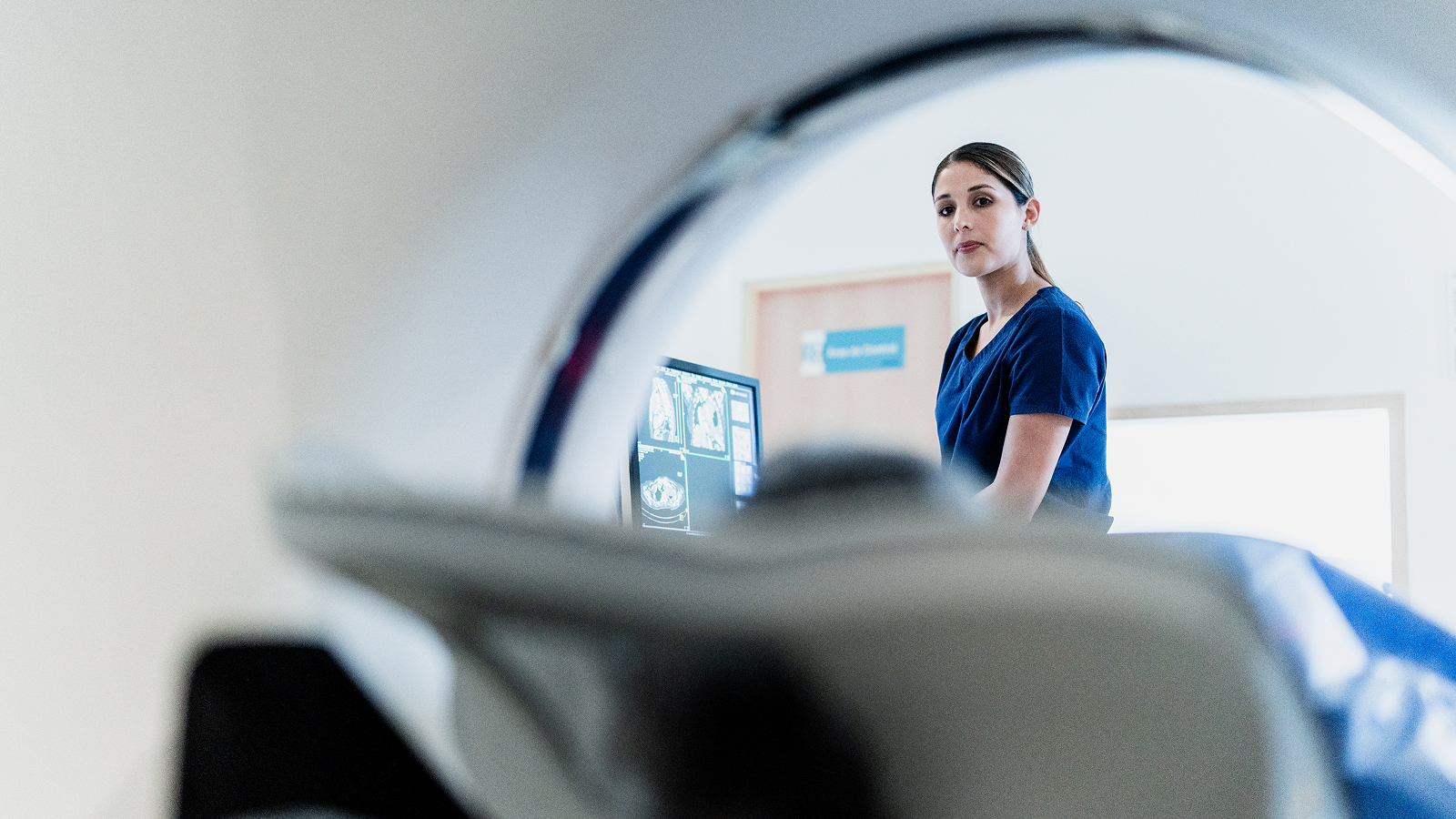 dilema-de-diagnostic:-slabiciunea-in-piciorul-unui-barbat-si-a-dezvaluit-creierul-anormal-de-mic
