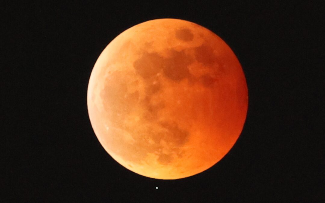 Blood Moon 2025: Cum să vezi luna transformându -se în roșu peste America de Nord în timpul Eclipsei lunare totale din martie